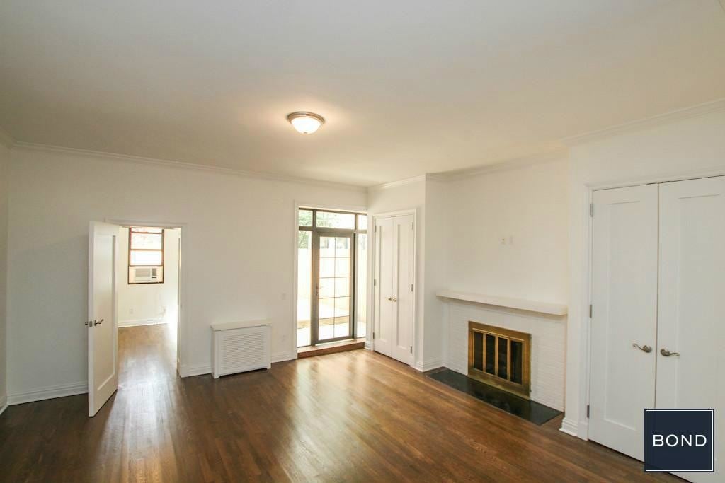 Primary Photo - 157 E 71st St
