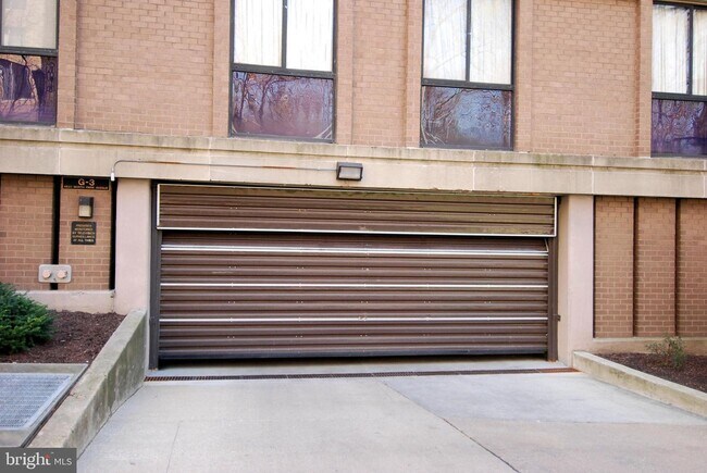 Building Photo - 4620 N Park Ave