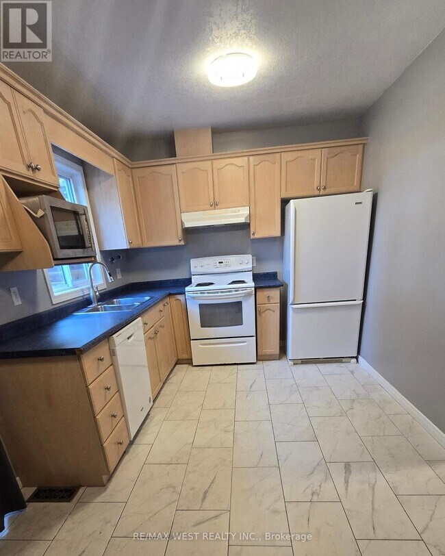 Building Photo - 203 Langlaw Dr