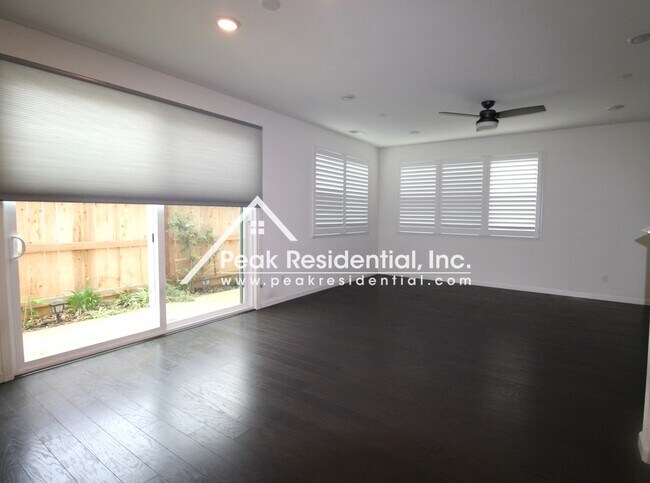 Building Photo - Newer 4bd/3ba Folsom Home with 2 Car Garage