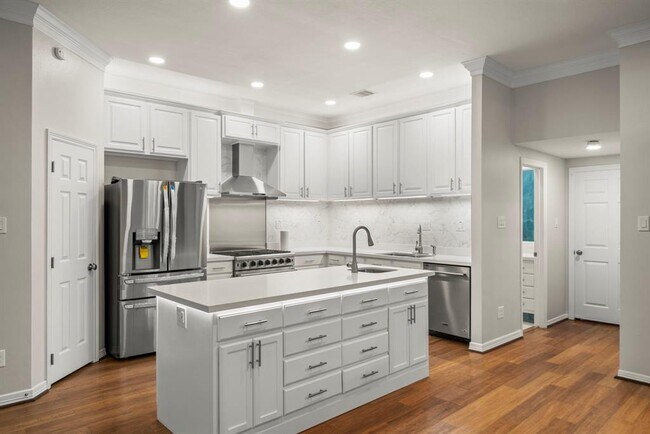 Foto del edificio - 4023 Breakwood Dr