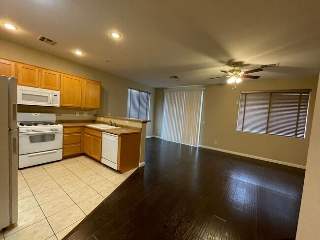 Foto del edificio - Three bedroom two bath single story home