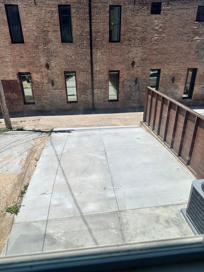 Building Photo - 1816 N Calvert St