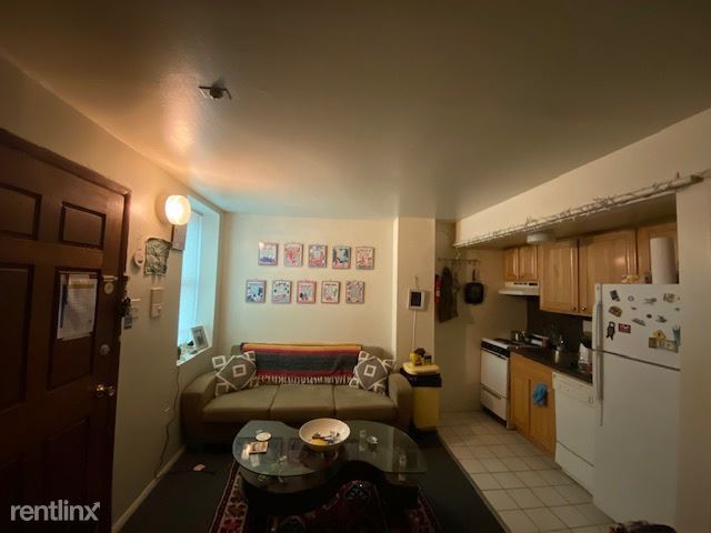Primary Photo - 330 Bainbridge St