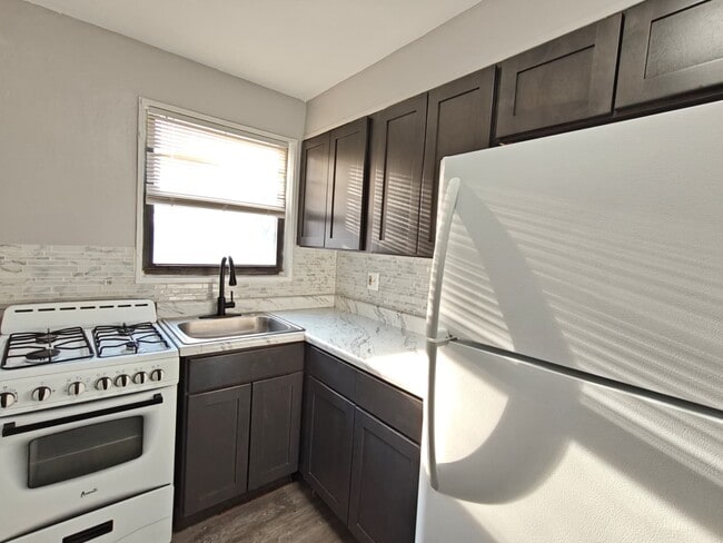 Foto del edificio - 131 Forest Ave