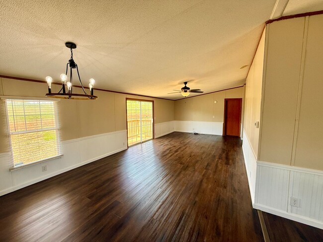Building Photo - 2948 Ellejoy Rd