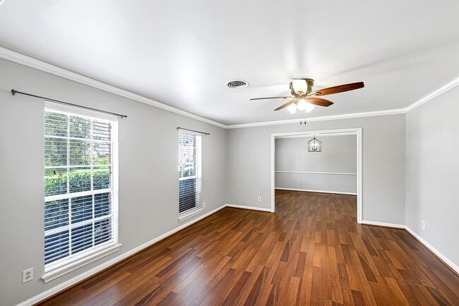 Building Photo - 614 Val Lena Dr