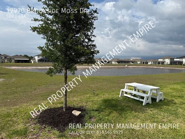Foto del edificio - 12970 Brookside Moss Dr