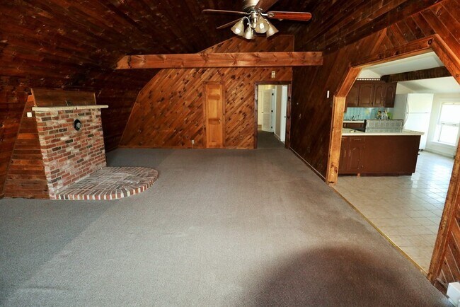 Building Photo - 259 Wood St