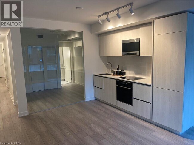 Photo du bâtiment - 110 Broadway Ave