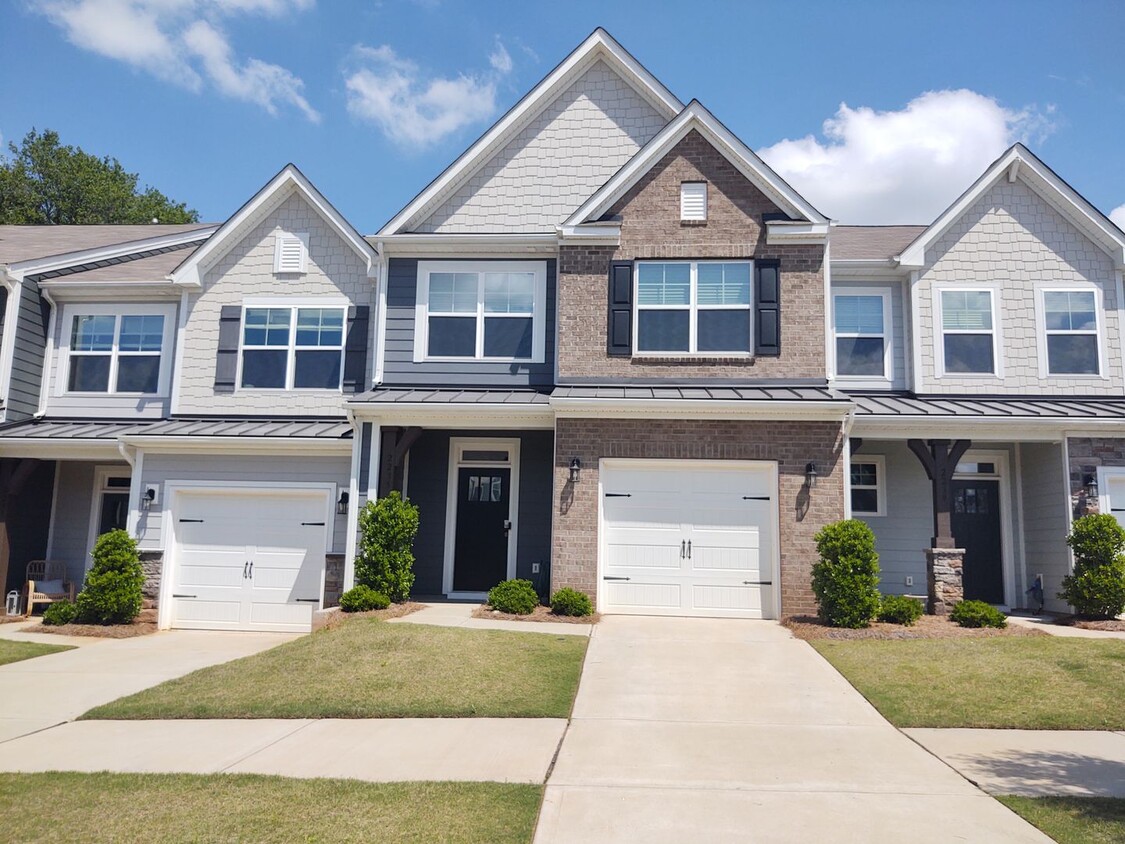Primary Photo - Beautiful Townhome located in The Enclave ...