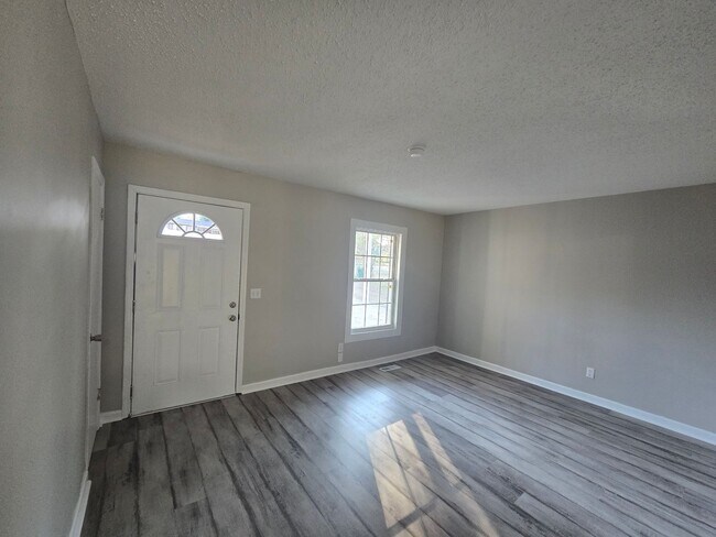 Foto del edificio - Beautiful Downtown Enterprise