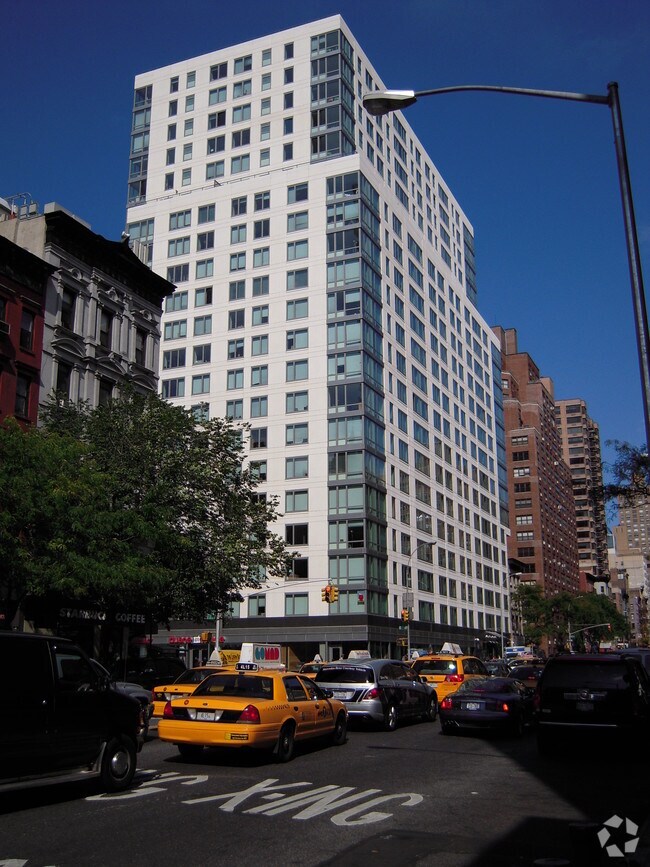 Foto del edificio - Gramercy Green Residence Hall