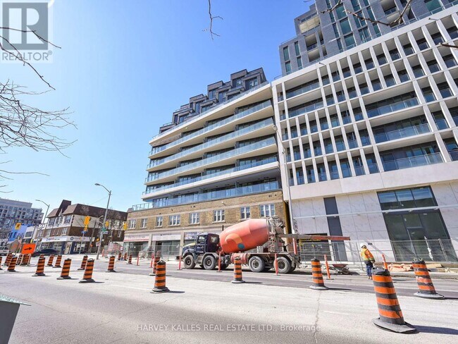 Building Photo - 8-208 Manor Rd W