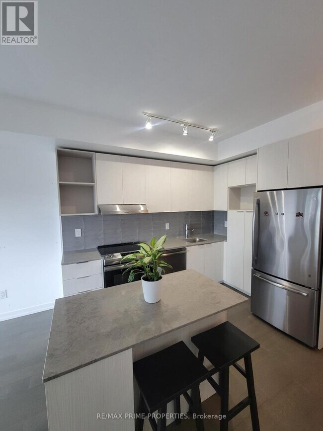 Building Photo - 2520-2520 Eglinton Ave W