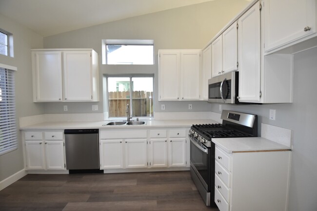 Building Photo - 8477 Water Poppy Way