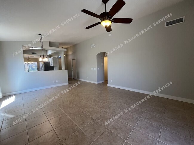 Foto del edificio - 16261 N 91st Dr