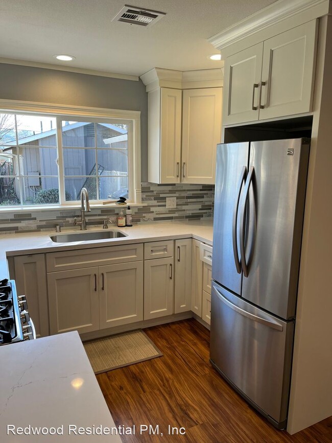 Building Photo - 3 br, 1.5 bath House - 2706 Patio Court