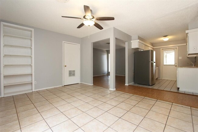 Building Photo - 2103 Columbia Cove