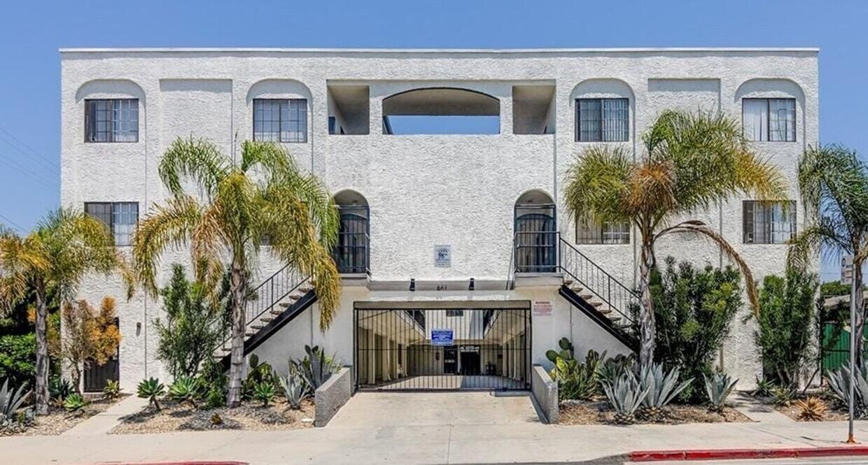 Foto principal - BEAUTIFUL NEWLY REMODELED 2 BEDROOM/1 BATH...