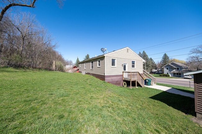 Building Photo - 728 Willow St