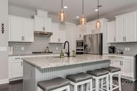 Building Photo - 15130 Oleander Dr