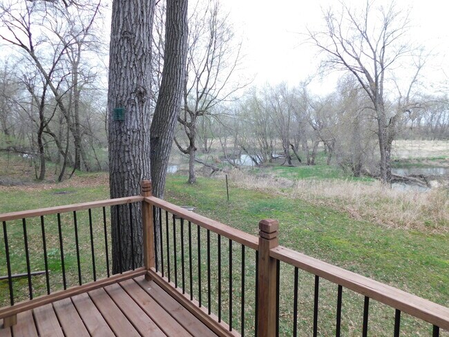 Esta propiedad está ubicada en un área boscosa con vista extrodinarh, en un área boscosa. - 74502 124th Ave