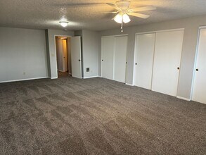 Building Photo - 2624-2624 E 6th St