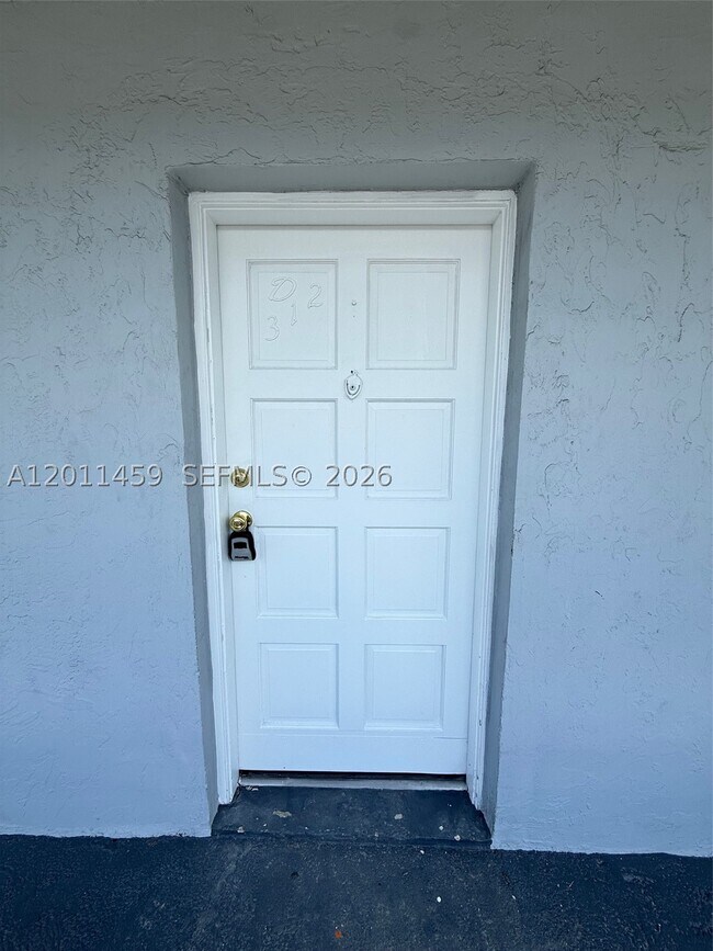 Foto del edificio - 1755 W 60th St