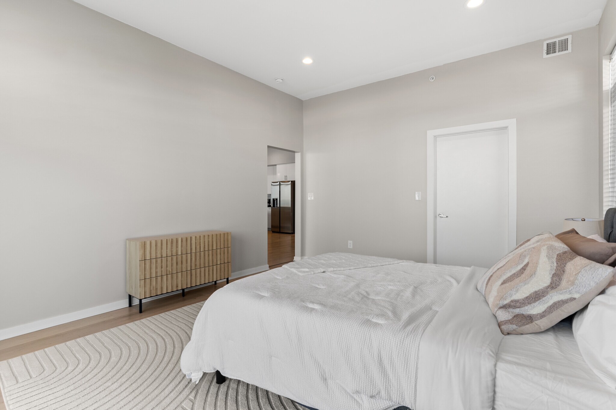 32 West – photo 4