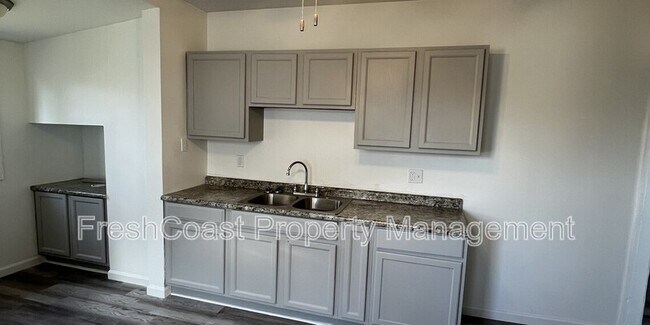 Building Photo - 13309 Glendale Ave