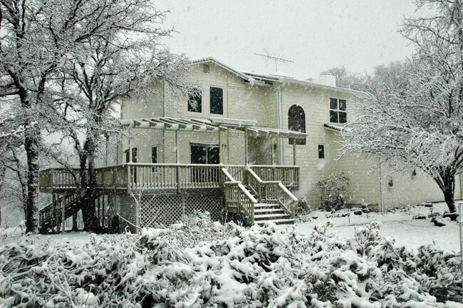 Building Photo - Gorgeous Multilevel 4 Bedroom 2.5 Bathroom Home on Acreage