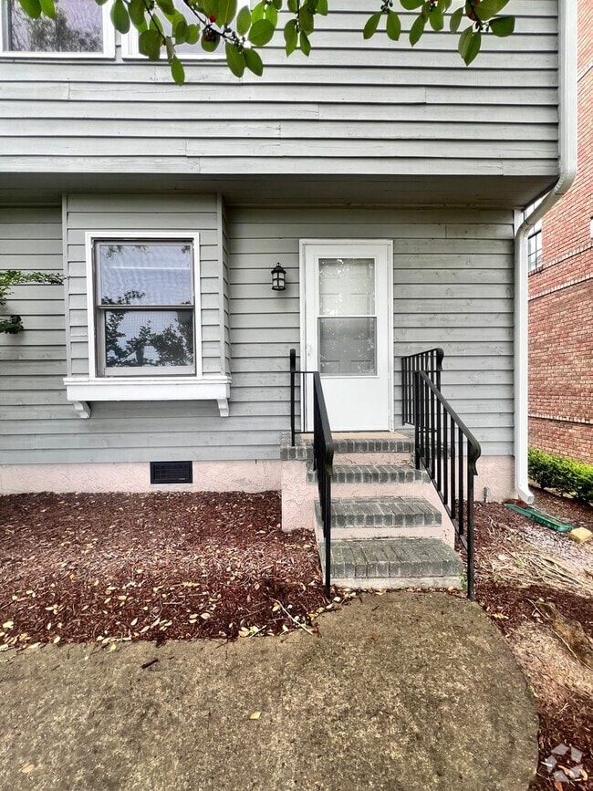 Building Photo - 324 River Walk Dr