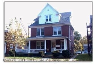 Foto principal - 528 W College Ave