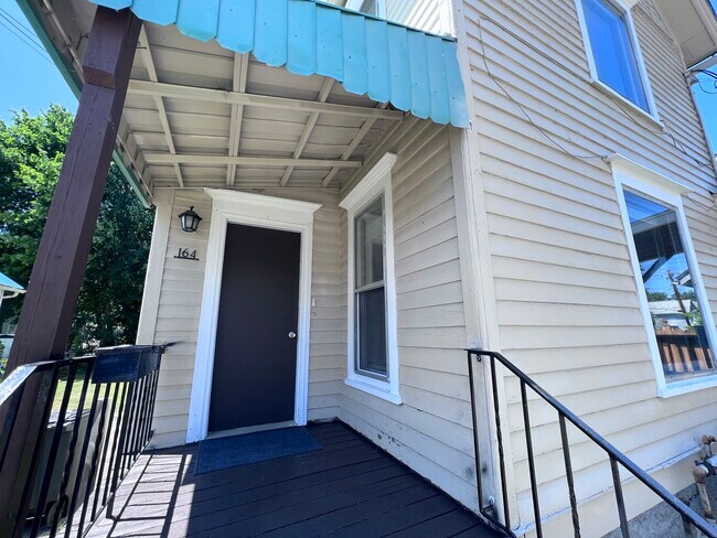 Private Entrance - 164 Hornell St