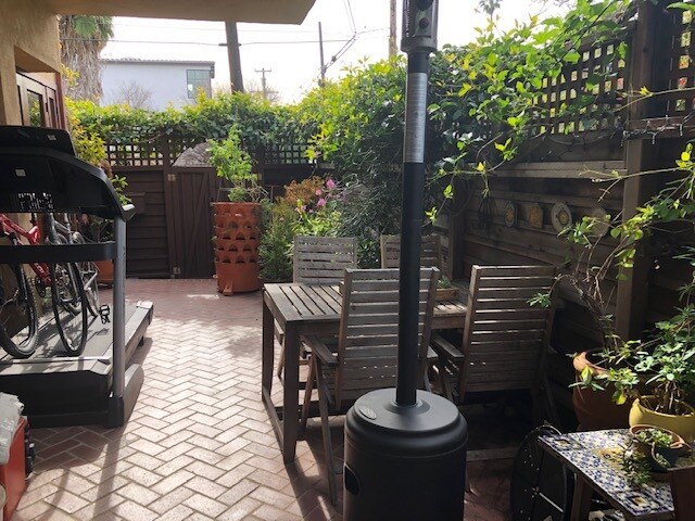 Foto del edificio - 2412 Oakwood Ave