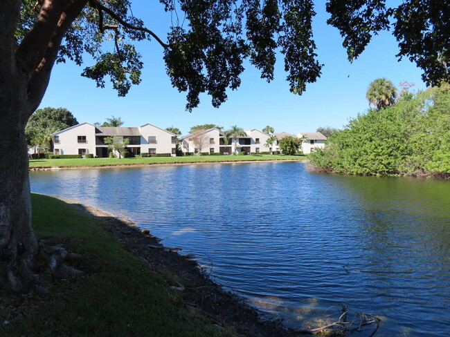 Building Photo - 2659 Carambola Cir N