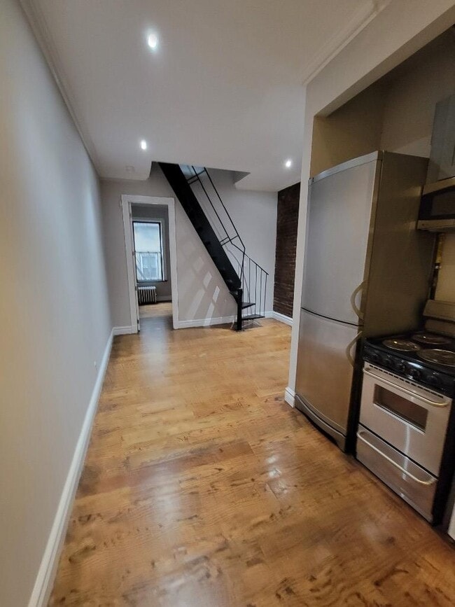 Foto del edificio - 221 E 23rd St