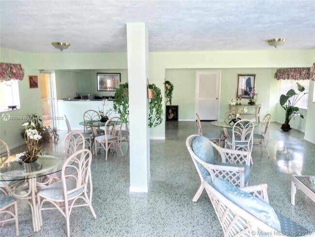 Foto del edificio - 2690 SW 22nd Ave