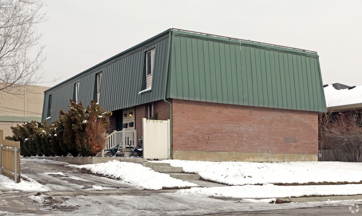 Primary Photo - 817 E Parkway Ave