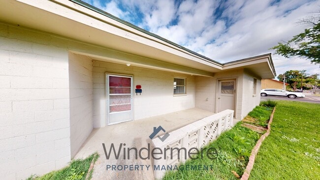 Building Photo - 114 S Clinton St