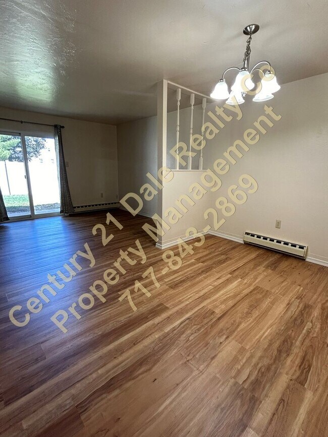 Building Photo - 2 Bedroom Townhouse in West York