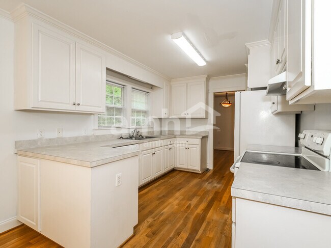 Foto del edificio - 332 Mendenhall Dr