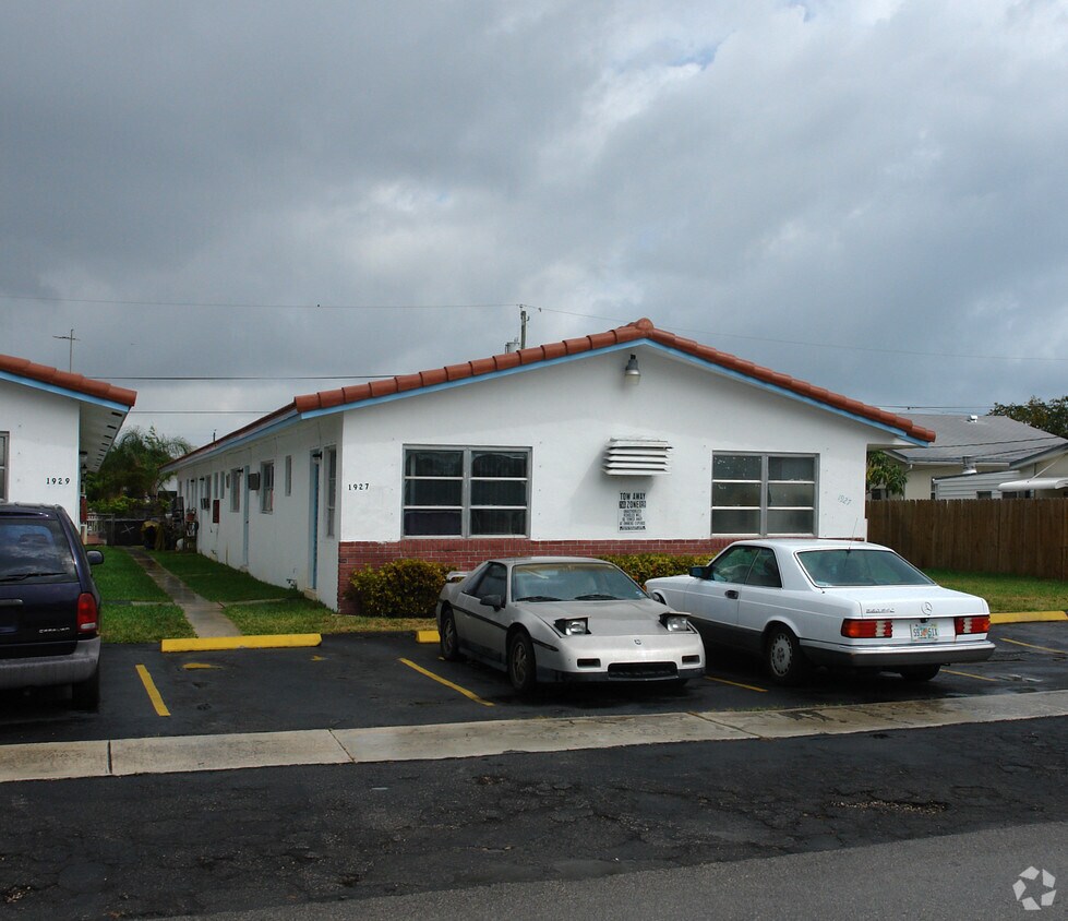 Foto del edificio - Dan's Apartments