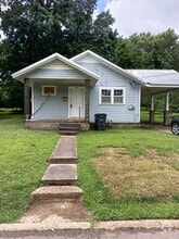 Building Photo - 1211 W Vine Ave