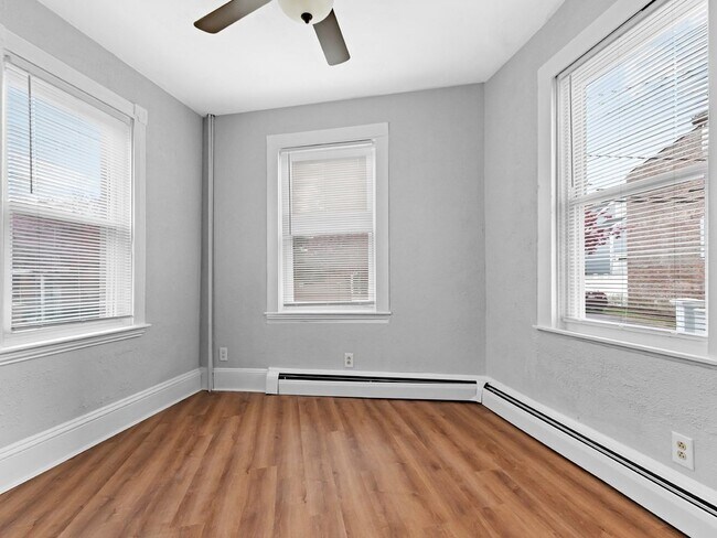 Building Photo - 33 Essex St