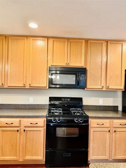 Foto del edificio - 16010 Limestone Lake Dr