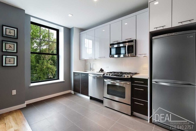 Building Photo - 125 Parkside Ave