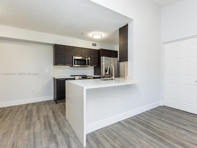 Foto del edificio - 2103 Renaissance Blvd