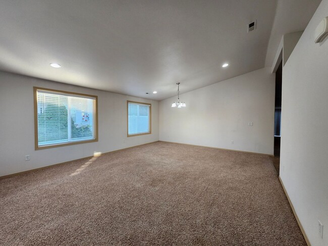Foto del edificio - Spacious 3 bedroom/2 bath on Cul-de-Sac, 3...